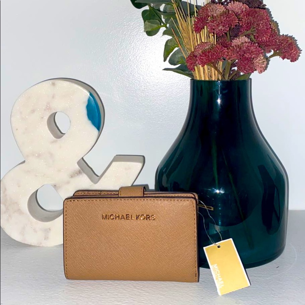 NWT Michael Kors Bifold Zip Wallet in Khaki